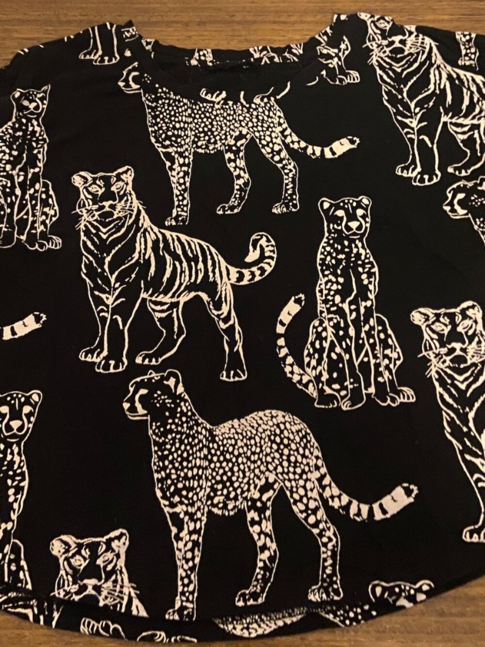 Jane + Delancey "Big Cats" Black and White Print Top – (Large) $7